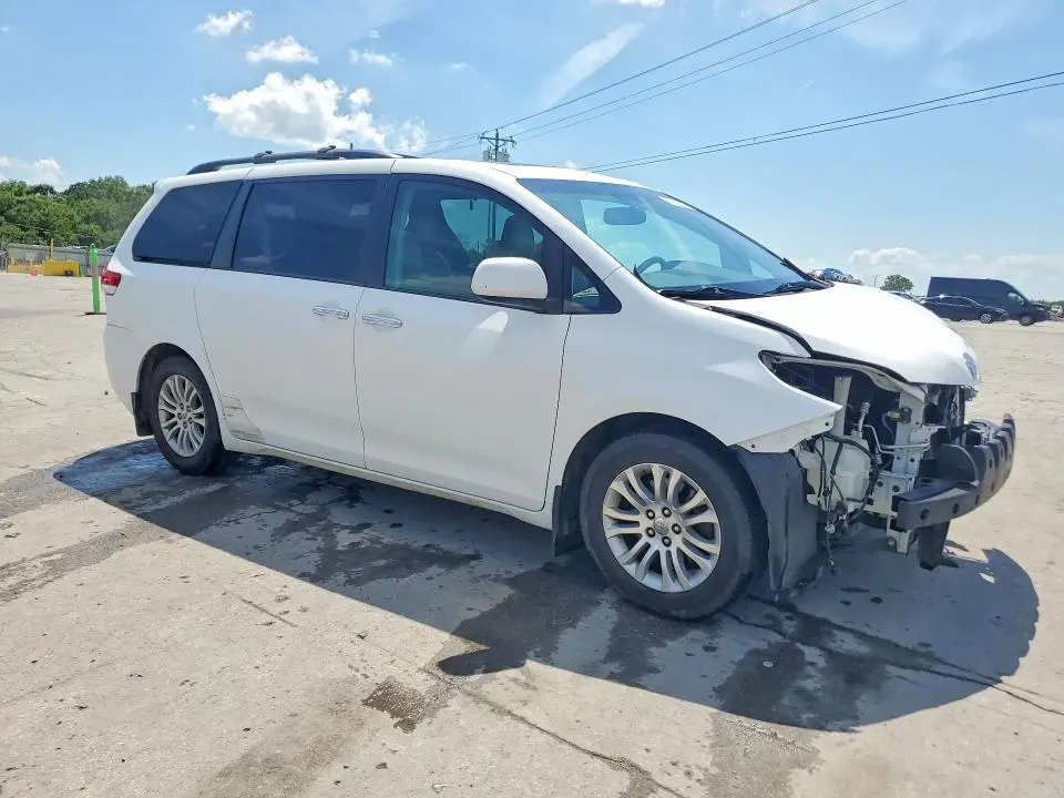 2011 TOYOTA SIENNA XLE 8-PASSENGER  