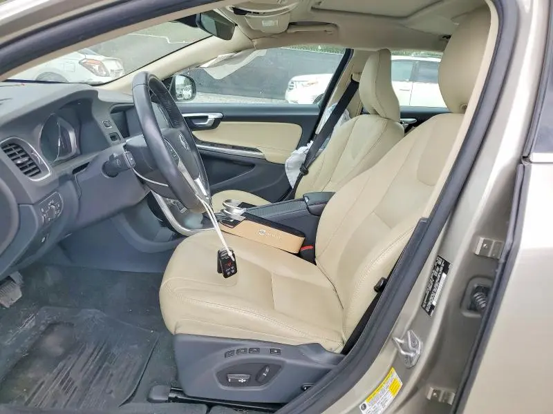 2016 VOLVO V60 T5 PLATINUM  