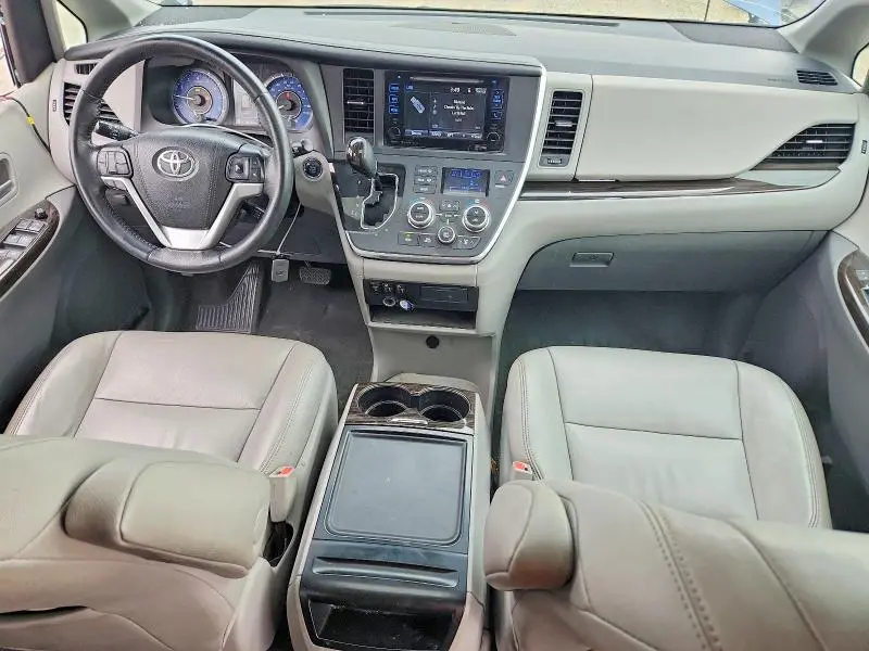 2017 TOYOTA SIENNA XLE 8-PASSENGER  