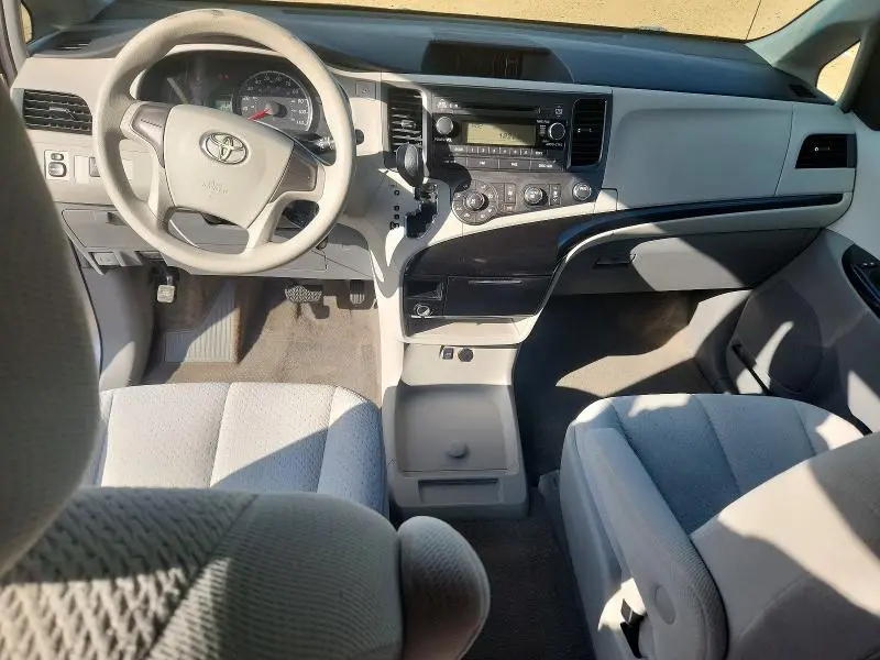 2012 TOYOTA SIENNA LE 8-PASSENGER  