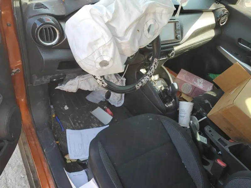 2020 NISSAN KICKS SV  