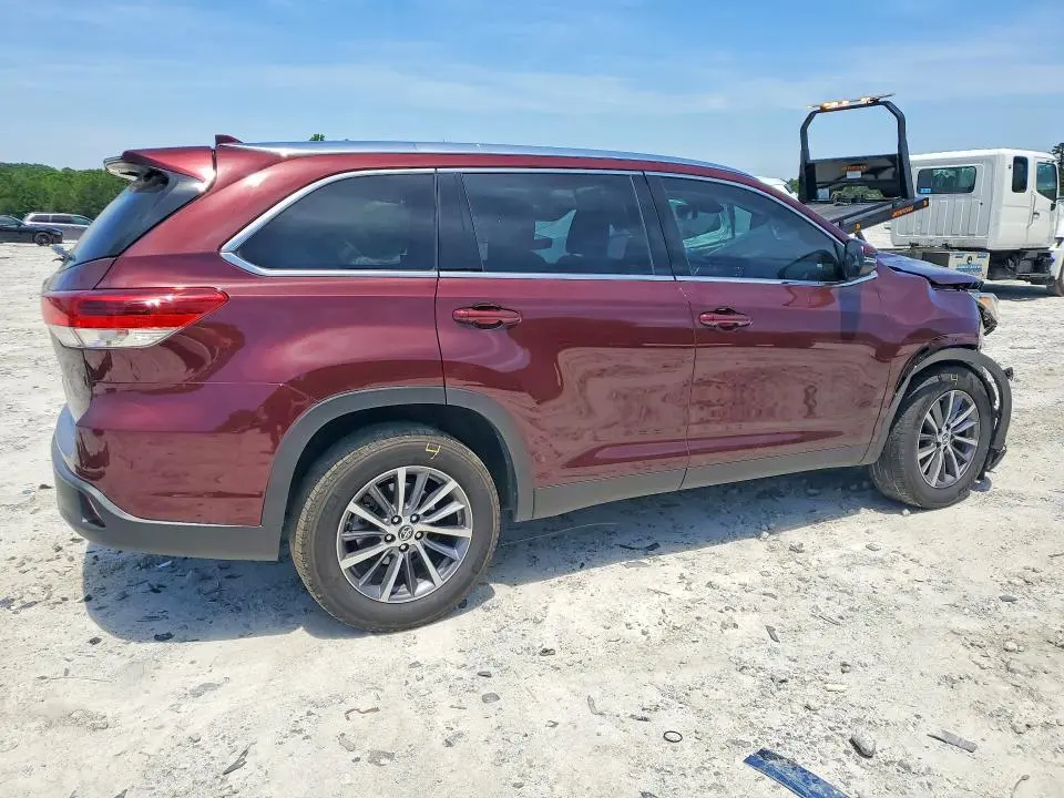 2019 TOYOTA HIGHLANDER SE  
