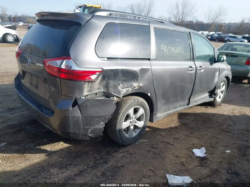 2019 TOYOTA SIENNA LE 8 PASSENGER