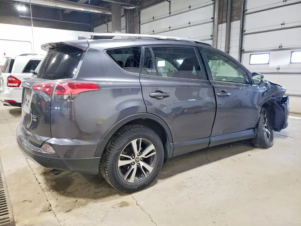 2018 TOYOTA RAV4 XLE  