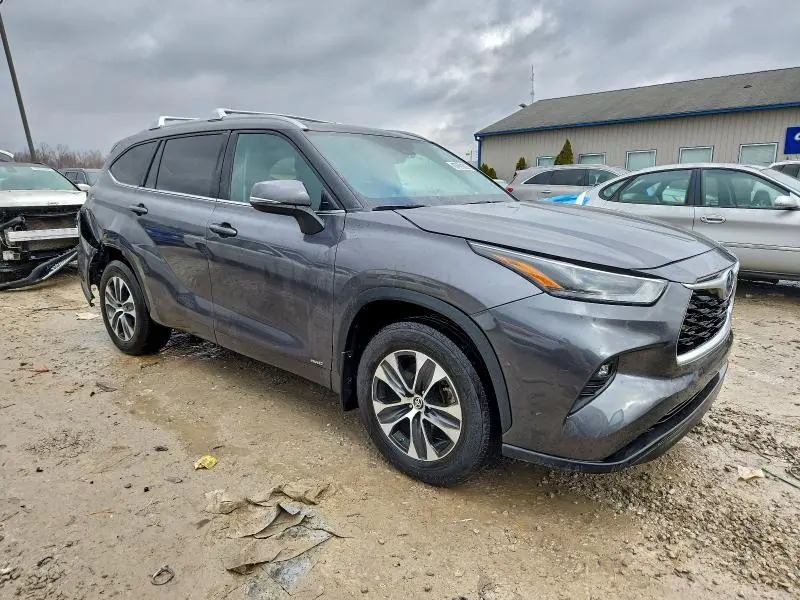 2022 TOYOTA HIGHLANDER HYBRID XLE  
