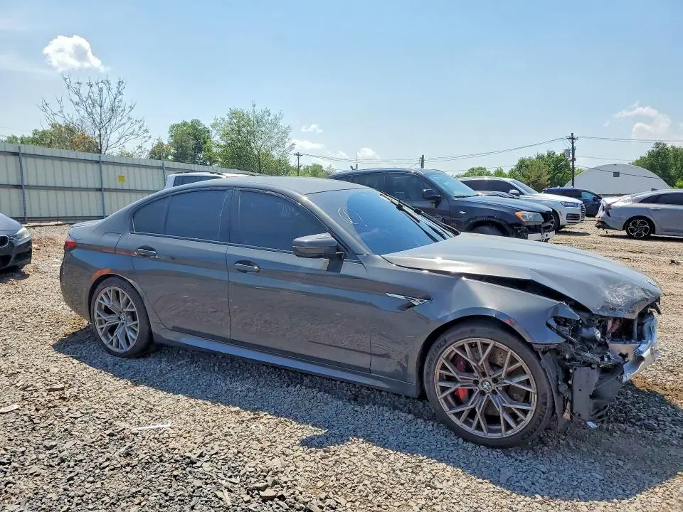 2022 BMW M5   