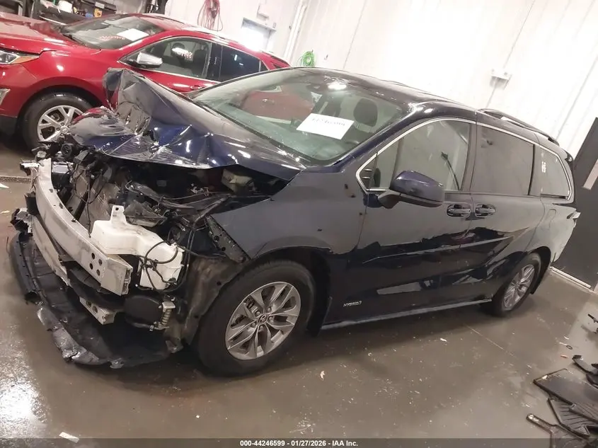 2021 TOYOTA SIENNA LE