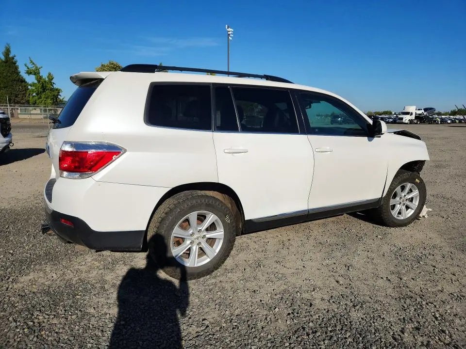 2011 TOYOTA HIGHLANDER SE  