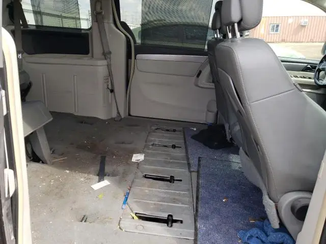 2011 VOLKSWAGEN ROUTAN SE  