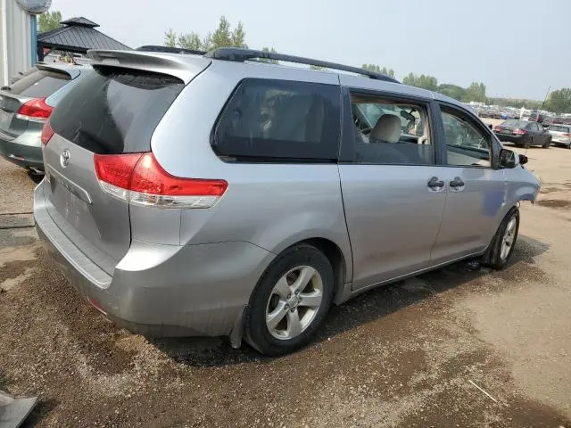 2011 TOYOTA SIENNA   