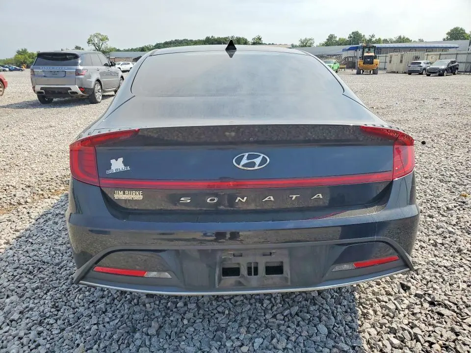 2022 HYUNDAI SONATA SE  