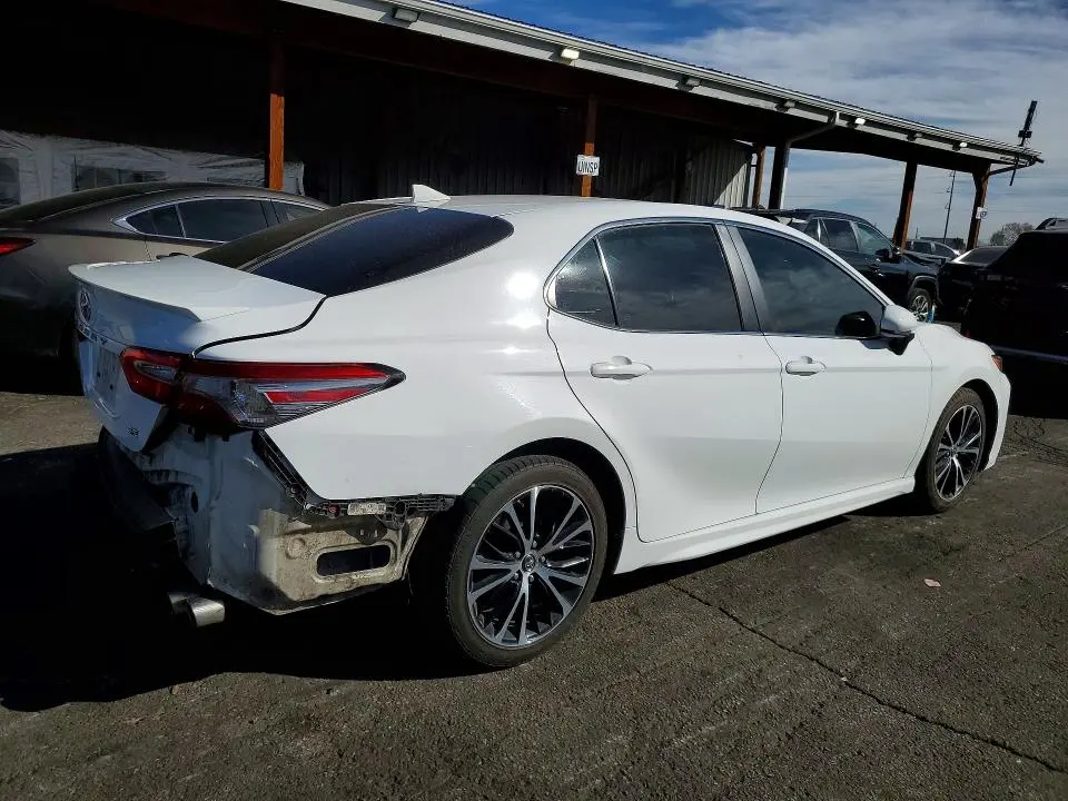 2019 TOYOTA CAMRY SE  