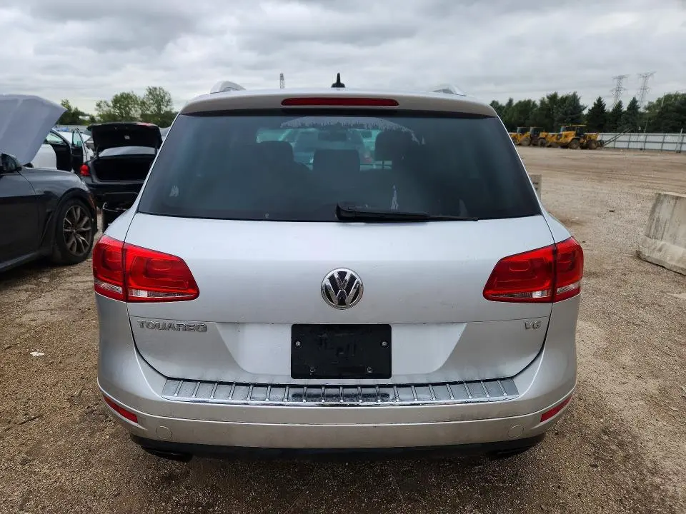 2013 VOLKSWAGEN TOUAREG V6  