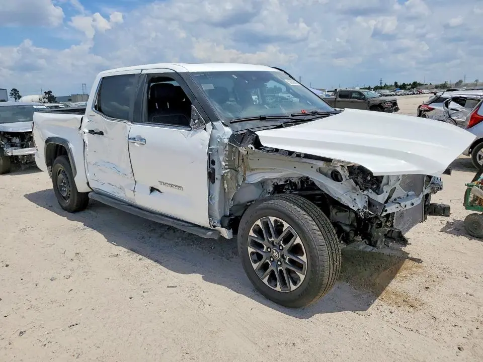 2026 TOYOTA TUNDRA CREWMAX LIMITED  