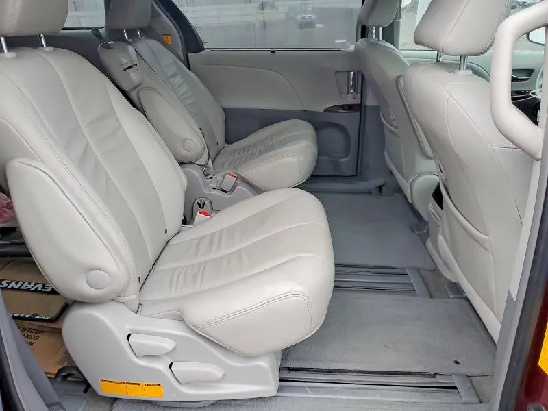 2012 TOYOTA SIENNA XLE  