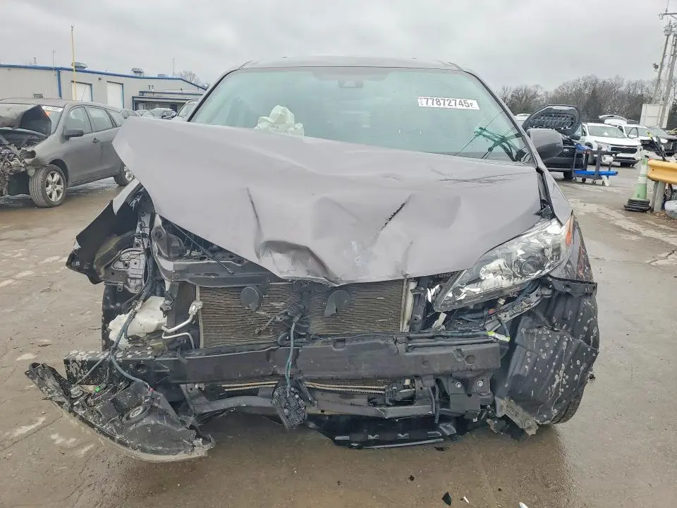 2019 TOYOTA SIENNA LE  