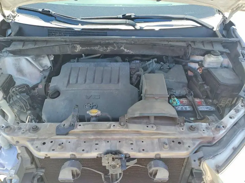 2014 TOYOTA HIGHLANDER LE  