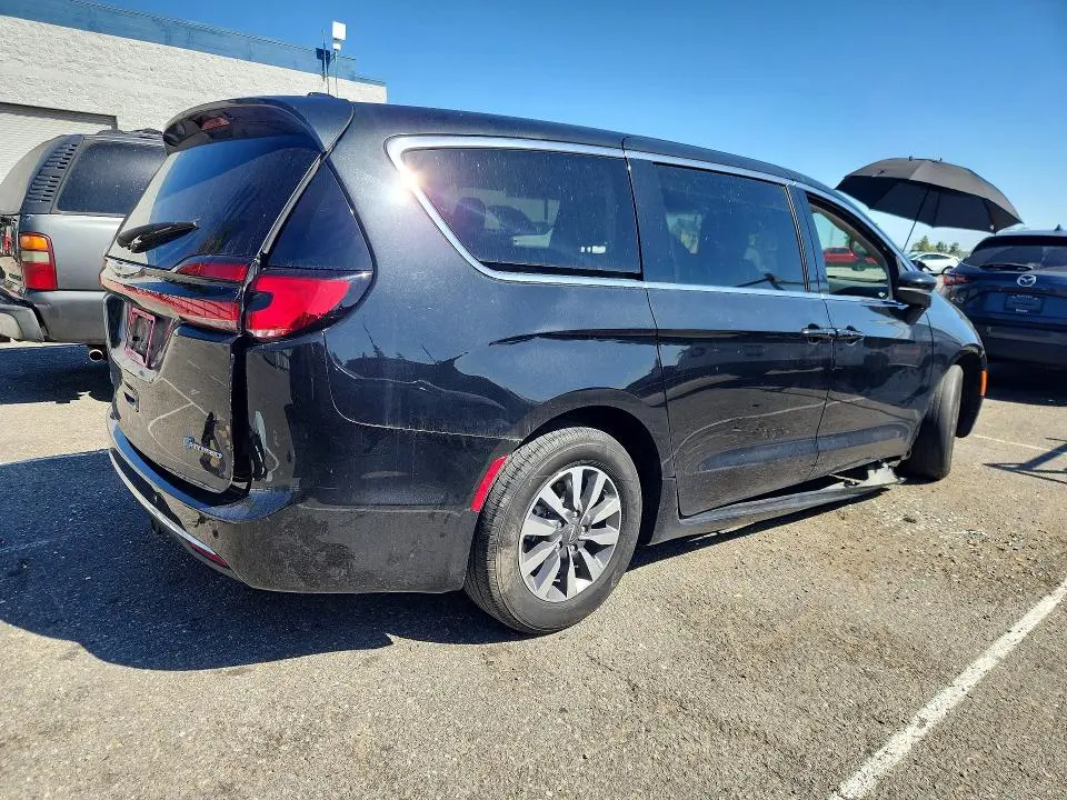 2023 CHRYSLER PACIFICA HYBRID TOURING L  