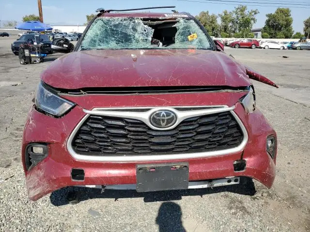2021 TOYOTA HIGHLANDER XLE  