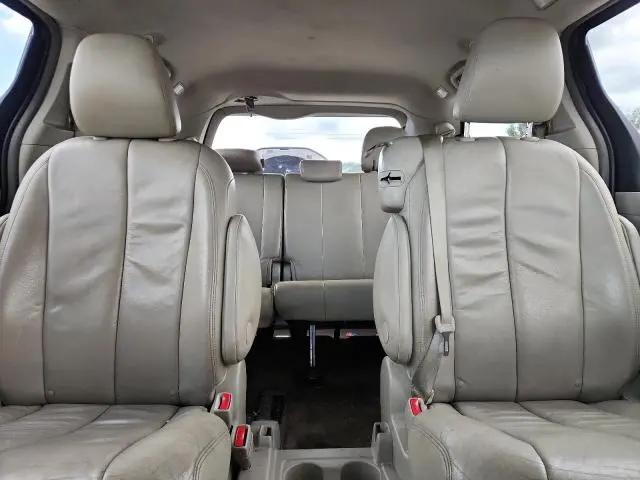 2014 TOYOTA SIENNA XLE