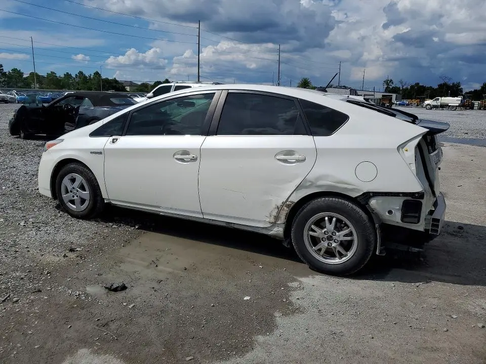 2010 TOYOTA PRIUS III  