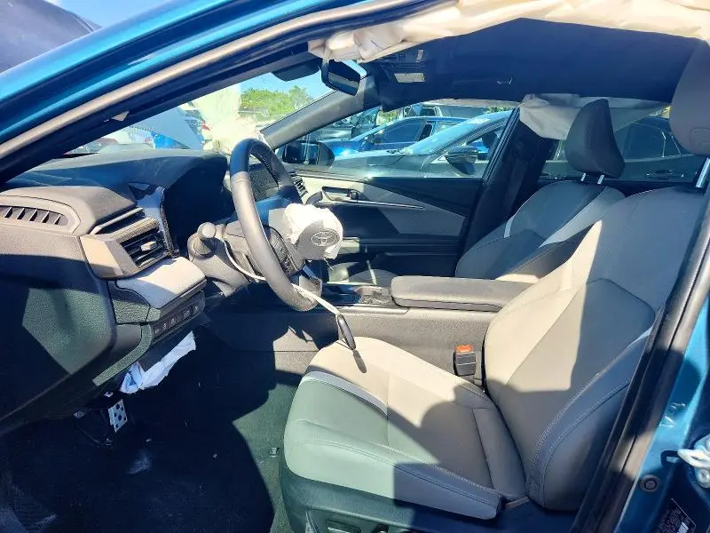 2025 TOYOTA CAMRY   