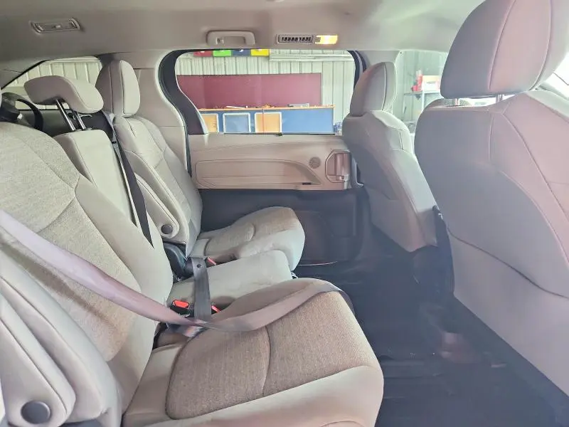 2024 TOYOTA SIENNA LE  