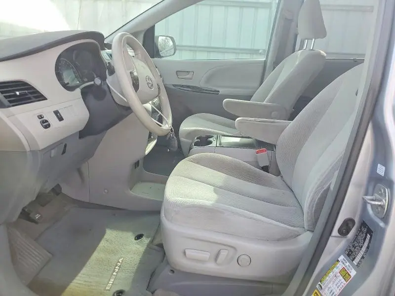 2013 TOYOTA SIENNA LE  