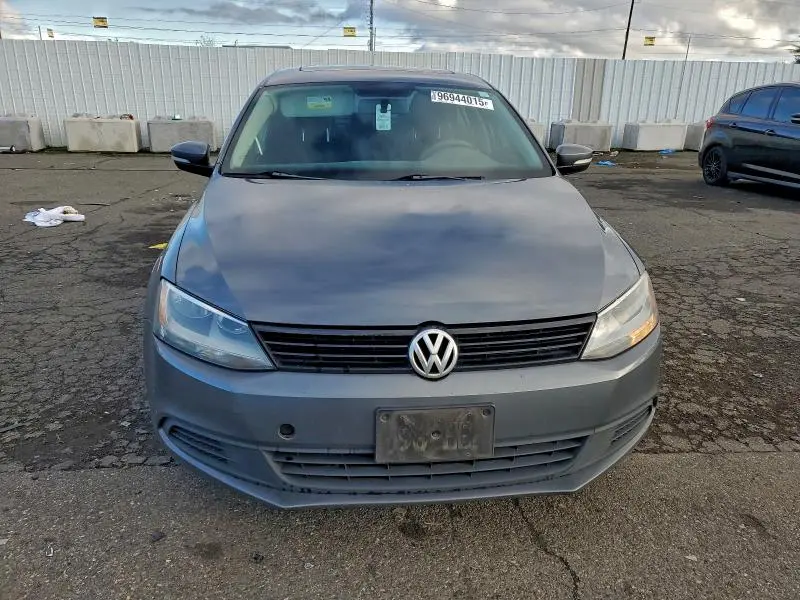 2012 VOLKSWAGEN JETTA SE  