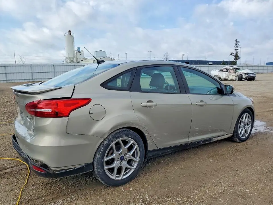 2015 FORD FOCUS SE  