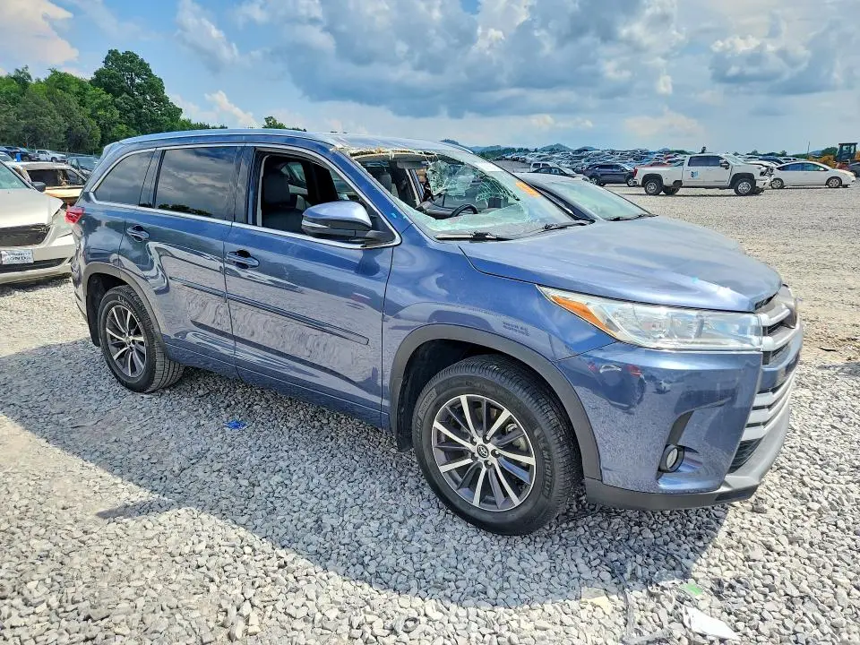 2018 TOYOTA HIGHLANDER XLE  