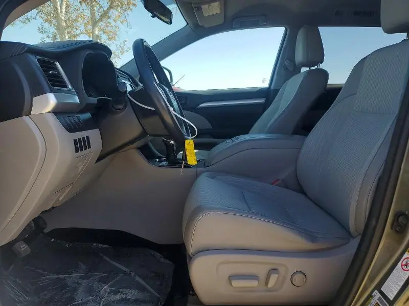 2015 TOYOTA HIGHLANDER LE PLUS  