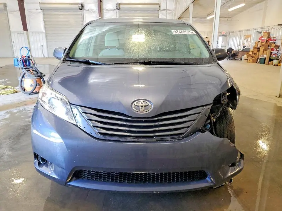 2015 TOYOTA SIENNA   