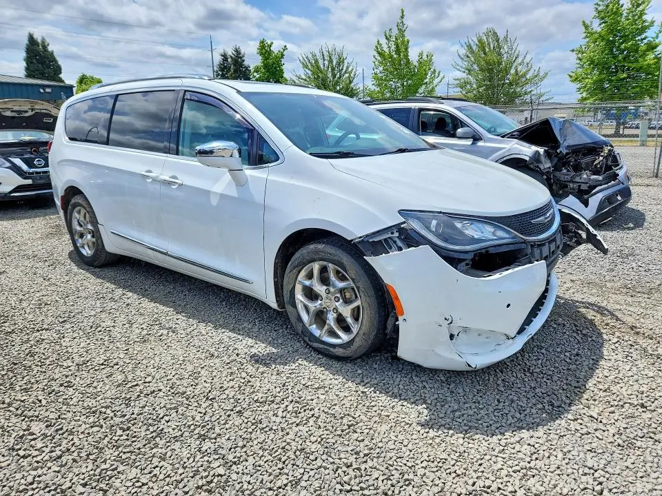 2017 CHRYSLER PACIFICA LIMITED  