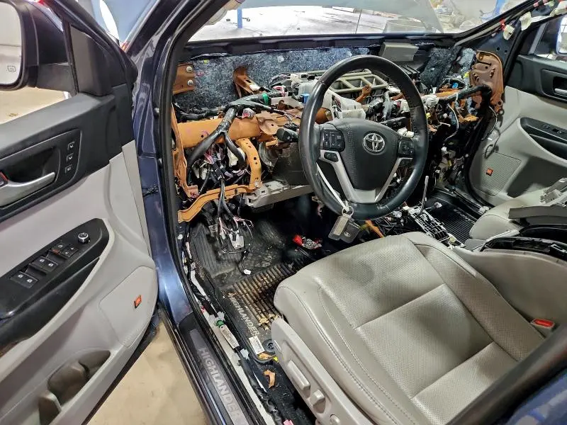 2019 TOYOTA HIGHLANDER LIMITED  