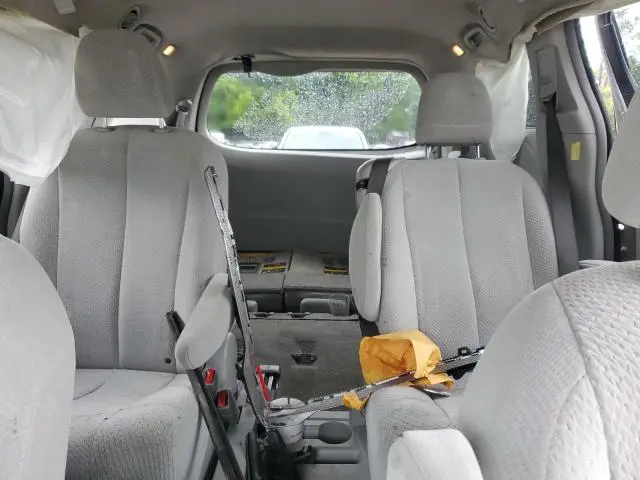 2011 TOYOTA SIENNA LE  