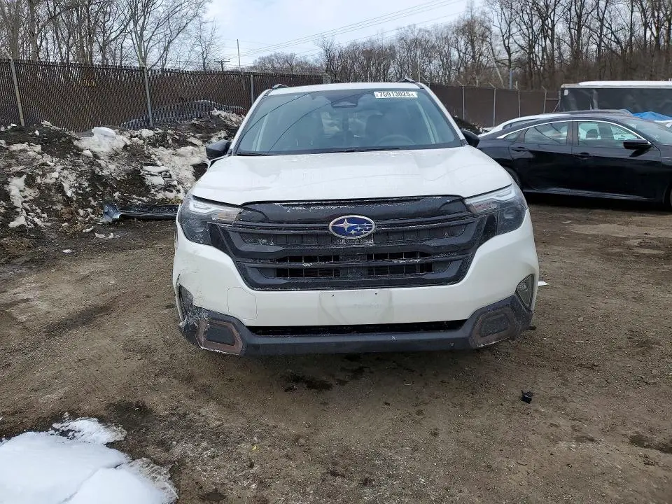 2025 SUBARU FORESTER   