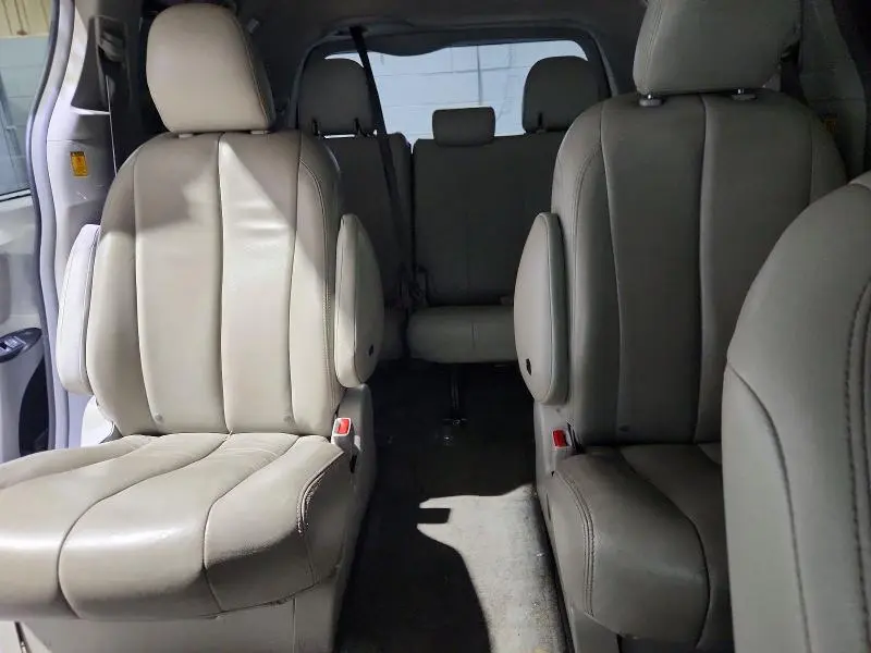 2011 TOYOTA SIENNA LE  
