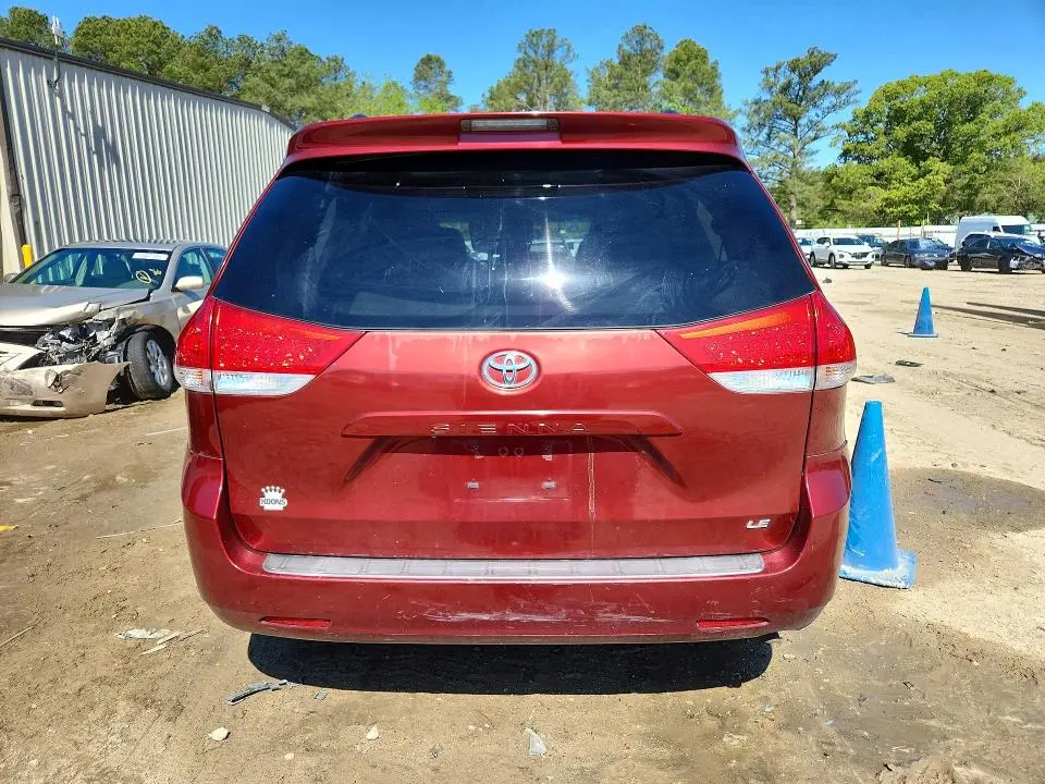 2011 TOYOTA SIENNA LE  