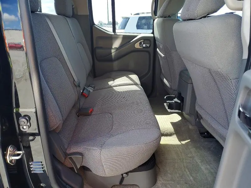 2017 NISSAN FRONTIER SV  