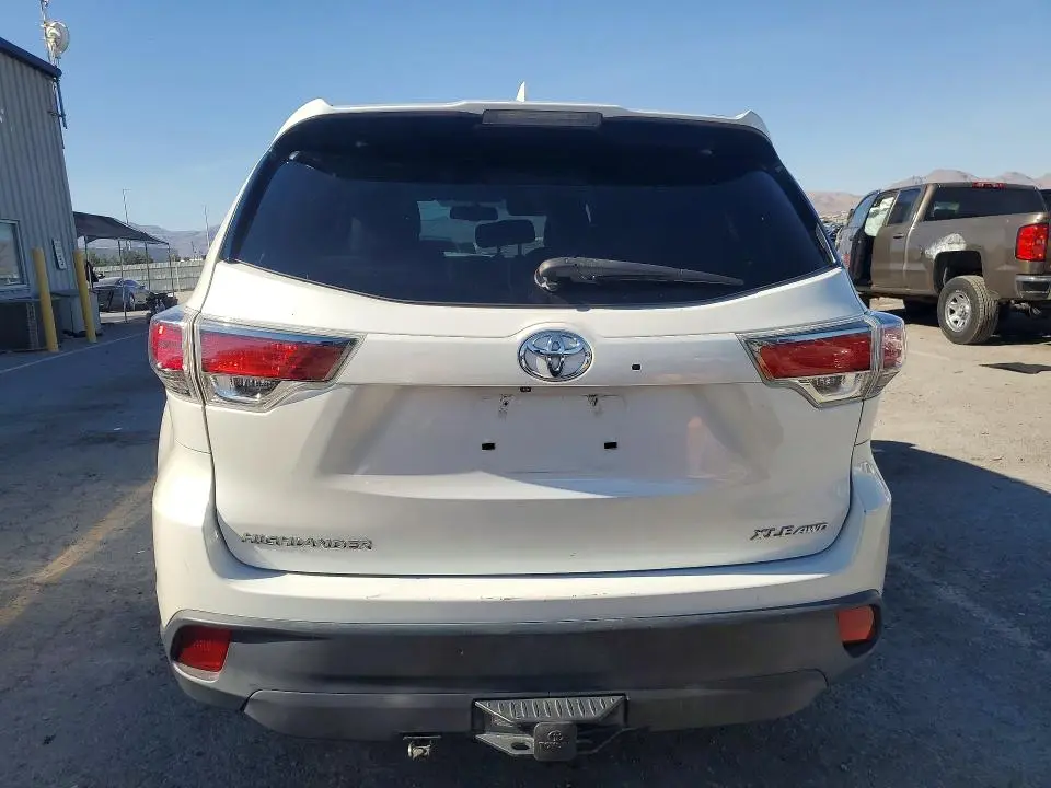 2015 TOYOTA HIGHLANDER XLE  