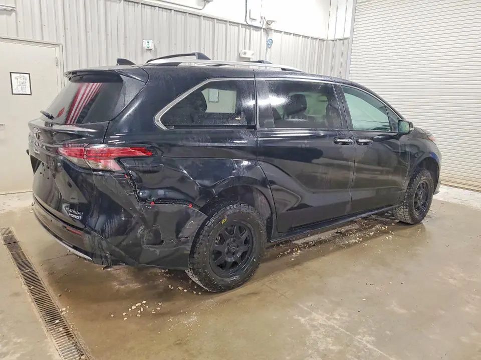 2023 TOYOTA SIENNA PLATINUM 7-PASSENGER  
