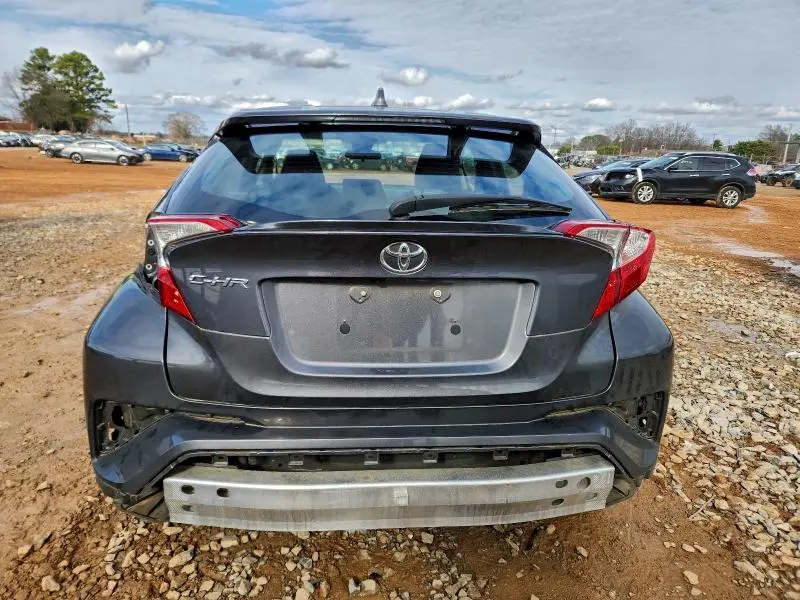 2021 TOYOTA C-HR XLE  