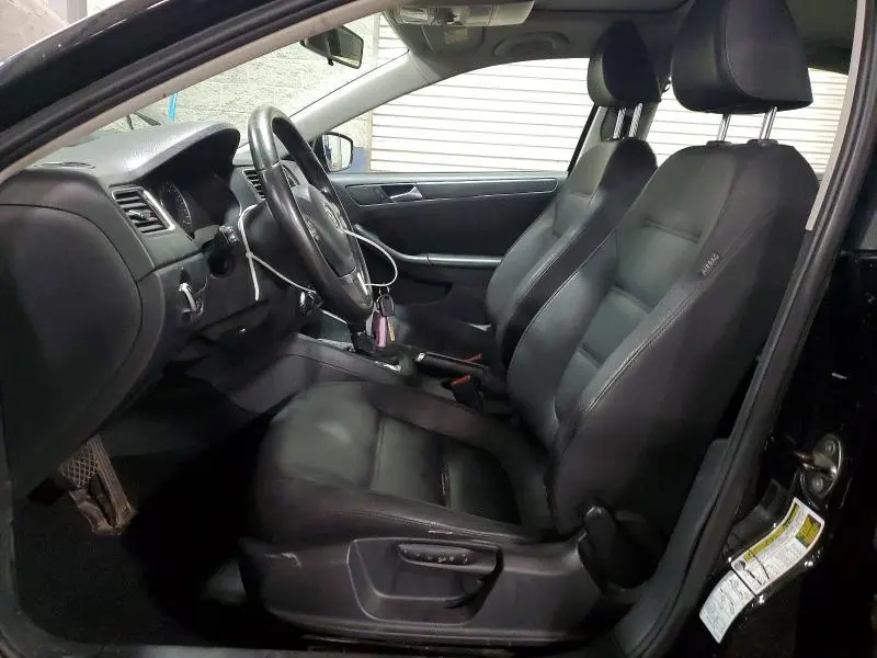 2012 VOLKSWAGEN JETTA SE  