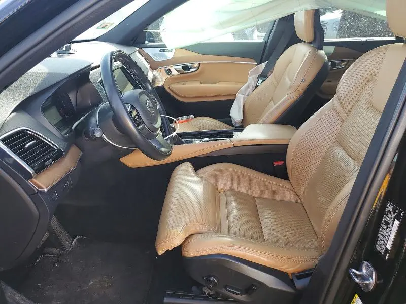 2017 VOLVO XC90 T6  