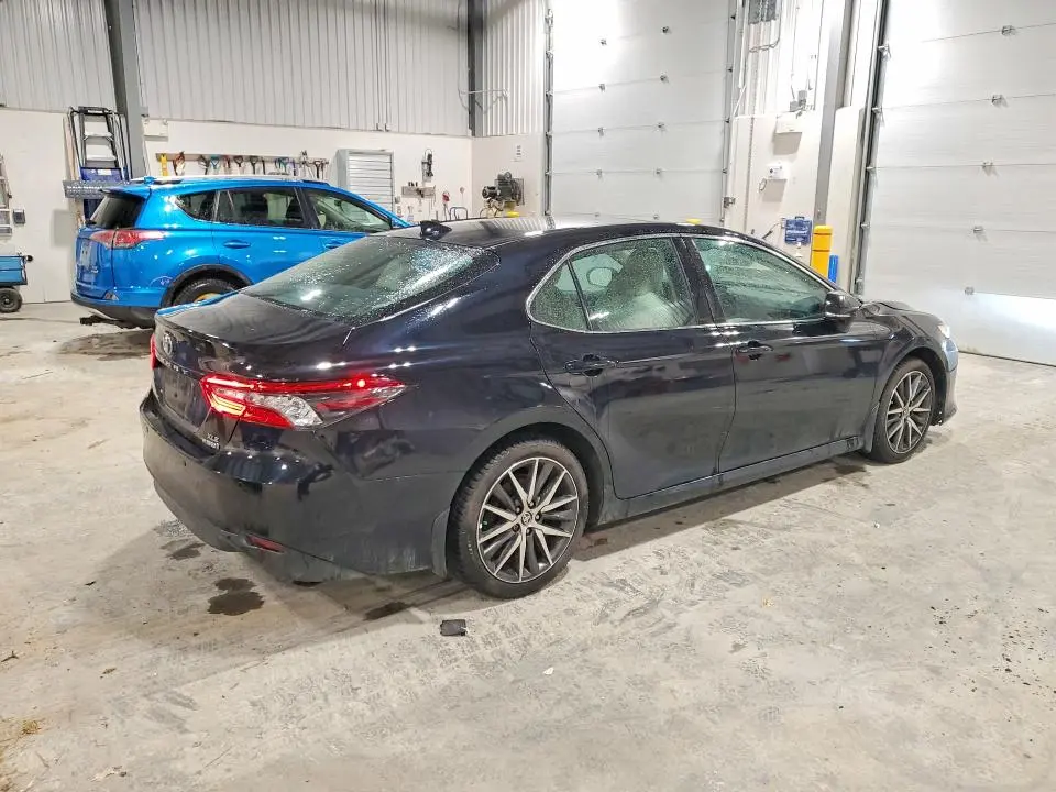 2022 TOYOTA CAMRY XLE  
