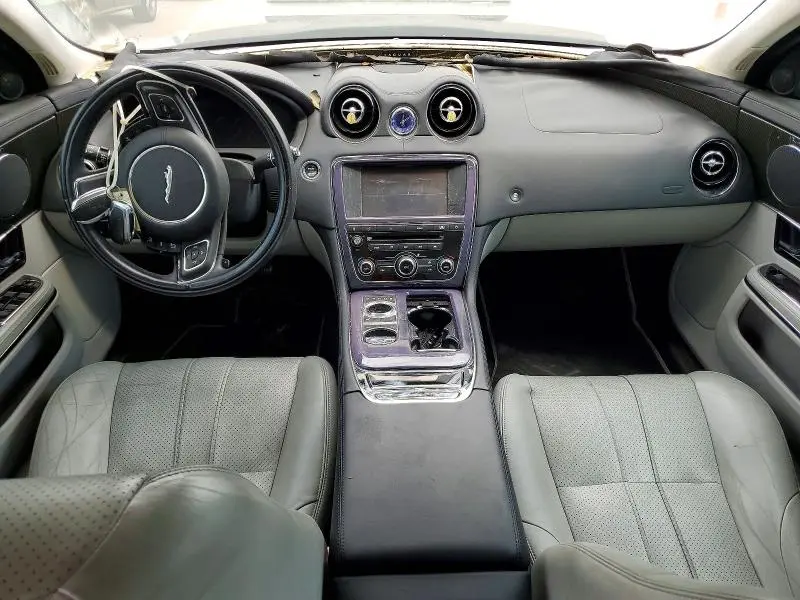 2011 JAGUAR XJ   