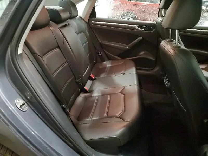 2017 VOLKSWAGEN PASSAT SE  