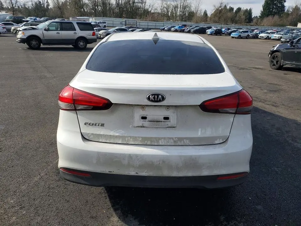 2018 KIA FORTE LX  
