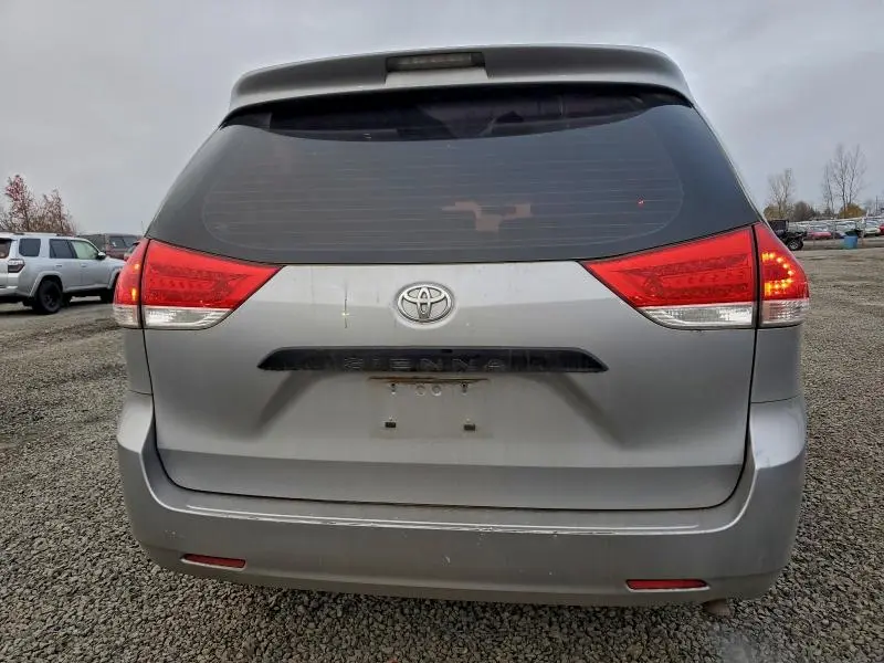 2012 TOYOTA SIENNA   